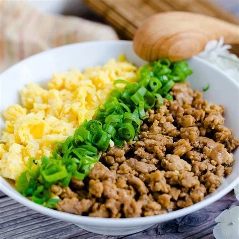 鶏そぼろ丼 すき家 カロリー ～その美味しさと健康への影響を考える～