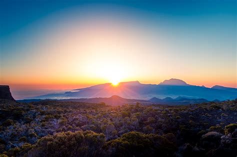 守山区 モーニング：朝の光が照らす日常と非日常